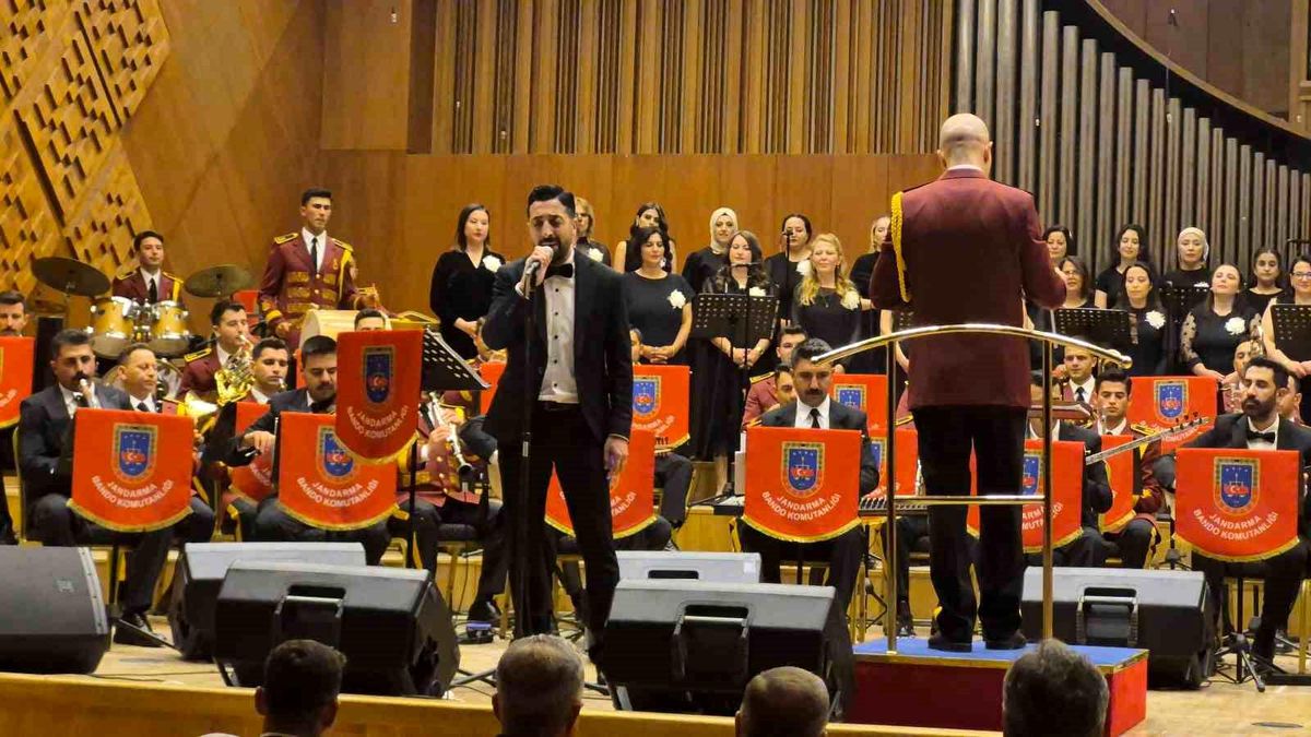 Ankara'da Jandarma Bandosu ve hastane personelinden ortak konser