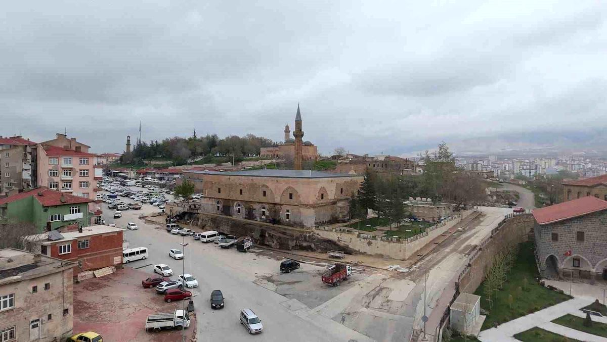 Niğde'deki 691 yıllık Sungur Bey Camii, restorasyonun ardından 5 Haziran'da ibadete açılıyor