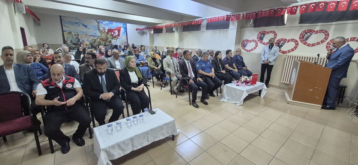 Bahşılı'da Halk Eğitimi Merkezi yıl sonu sergisi açıldı