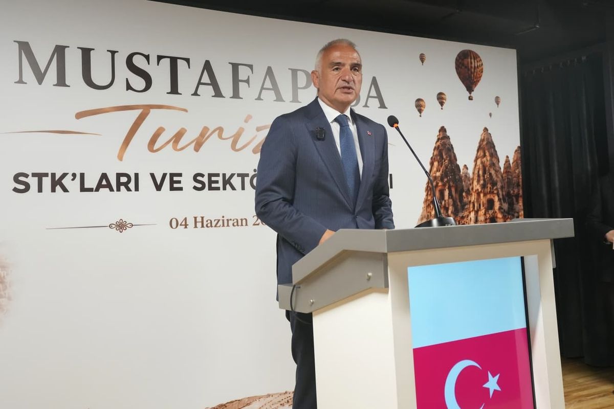 Kültür ve Turizm Bakanı Mehmet Nuri Ersoy Kapadokya'da açıklamalarda bulunuyor.