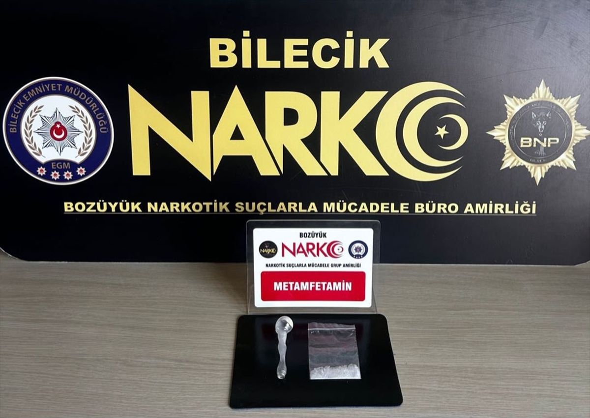 Bozüyük ilçe merkezinde polis ekiplerinin gerçekleştirdiği genel asayiş denetimi