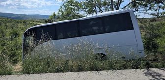 Bilecik'te yoldan çıkan yolcu midibüsündeki 4 kişi yaralandı