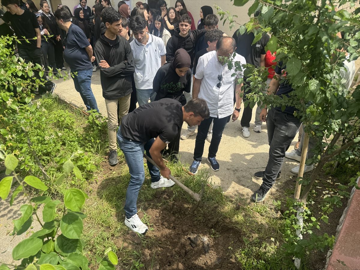 Çankırı'da öğrencilerin geleceğe yazdığı mektuplar gün yüzüne çıkarıldı