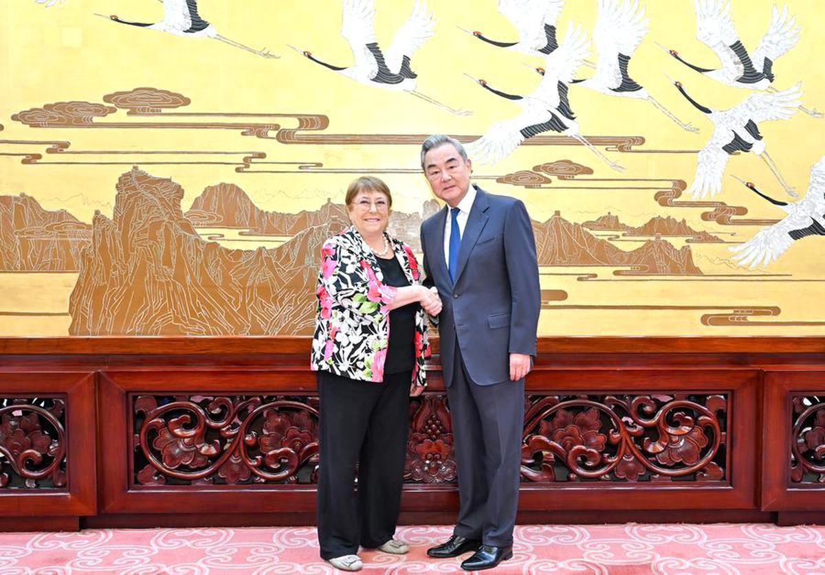 Çin Dışişleri Bakanı Wang, BM Genel Sekreterliği Adayı Bachelet ile Görüştü