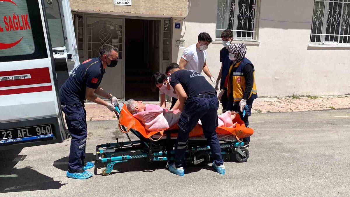 Evde düşerek mahsur kalan kardeşler için ekipler seferber oldu