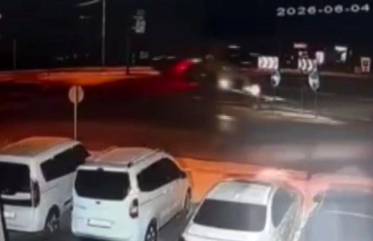 Gaziantep'te arpa yüklü tırın devrilme anı kamerada