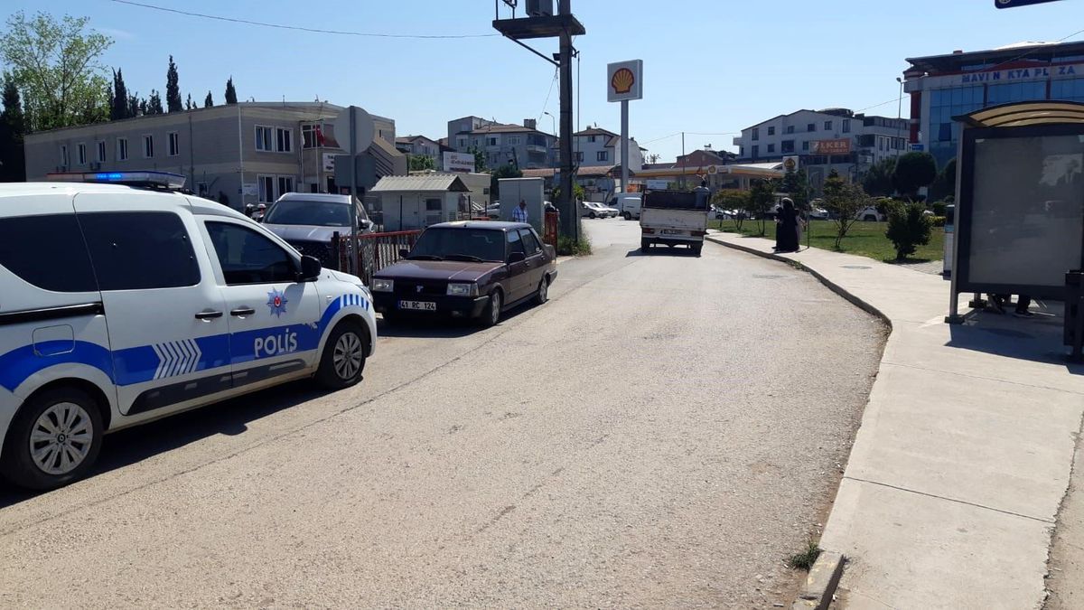 Hastane önünde tartıştığı kadını bıçakladı