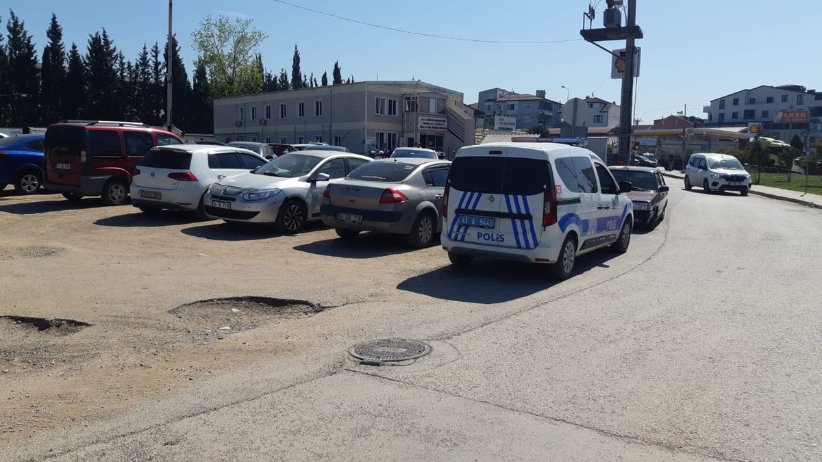 Husumetli olduğu kadını bıçakladı