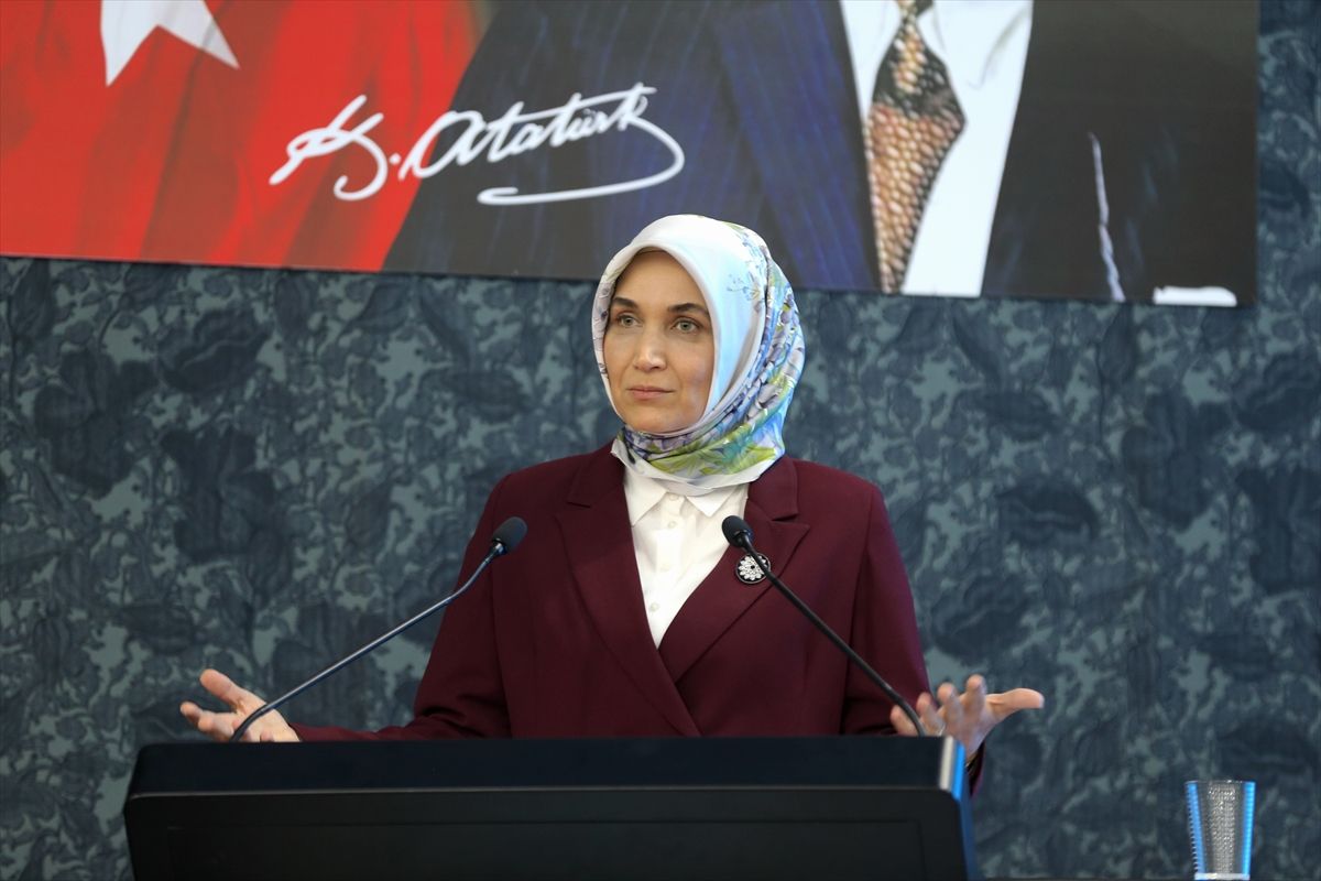 İçişleri Bakan Yardımcısı Kübra Güran Yiğitbaşı konuşma yaparken