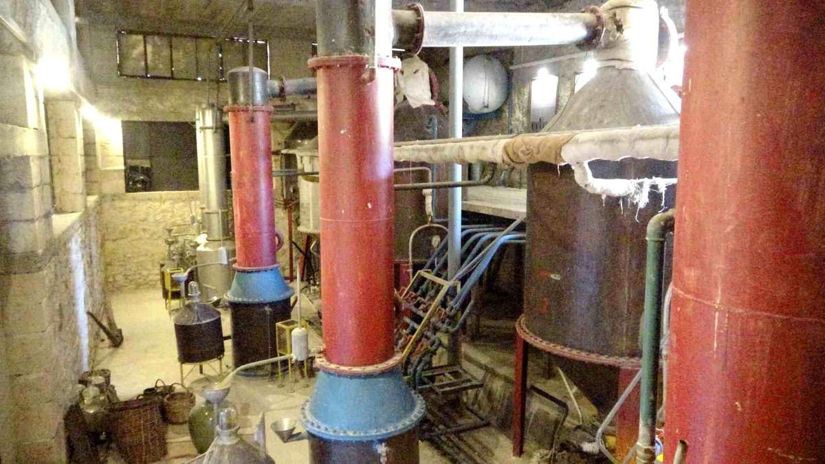 Isparta Güneykent'teki tarihi gül yağı fabrikasının genel görünümü