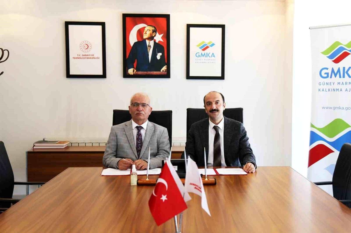 Balıkesir'deki İHA ve model uçak eğitimi protokolü imza töreni