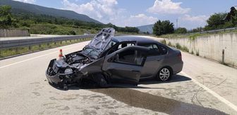 Kastamonu'da istinat duvarına çarpan otomobilde 2 kişi yaralandı