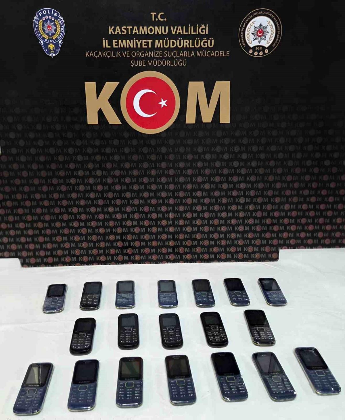 Kastamonu'da ele geçirilen gümrük kaçağı cep telefonları