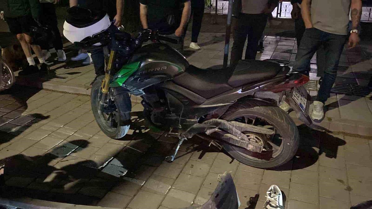 İnegöl'de meydana gelen trafik kazası sonrası olay yeri incelemesi