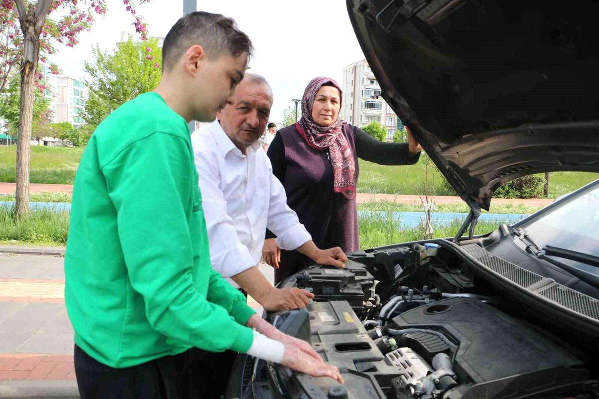 Kelebek Hastası Çocuklar İçin Alınan Araç Serviste Yattı: Aile Mağdur