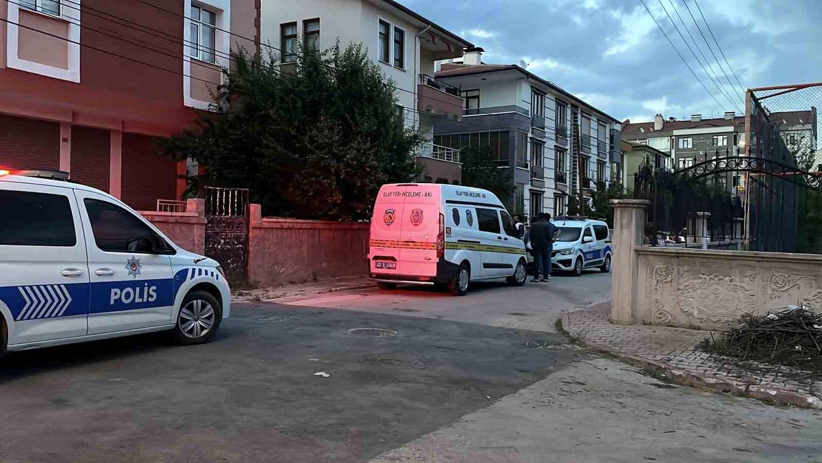 Konya'da gerçekleşen bıçaklı saldırı sonrası olay yeri inceleme ekipleri çalışma yürütüyor.