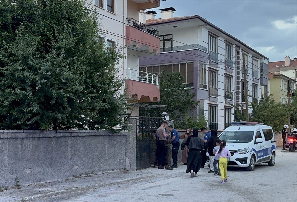 Konya'da yaşanan bıçaklı saldırı sonrası olay yeri inceleme ekiplerinin çalışması