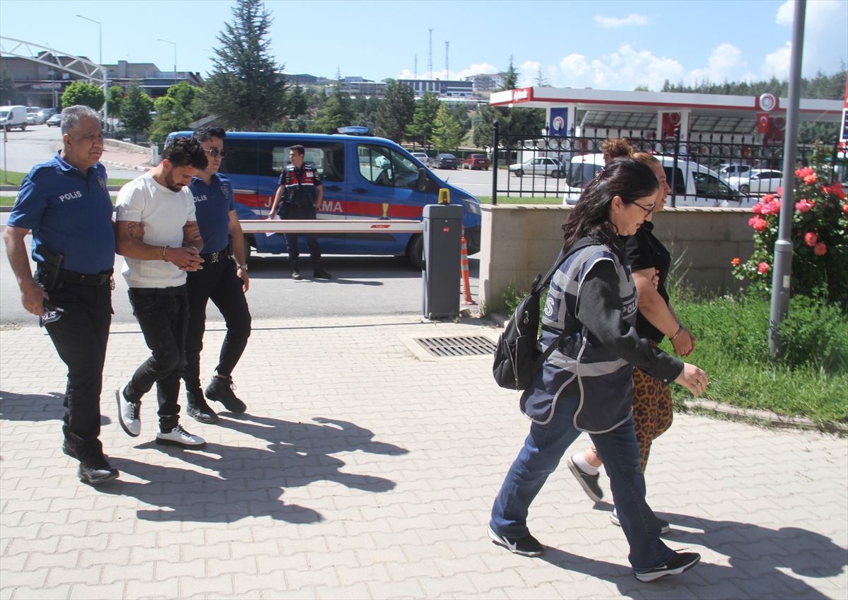 Konya'da sahte altın operasyonunda yakalanan 5 şüpheli adliyede
