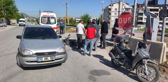 Kütahya'da otomobile çarpan motosikletin sürücüsü yaralandı
