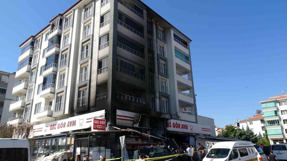 Malatya'da AVM'de çıkan yangın korkuttu