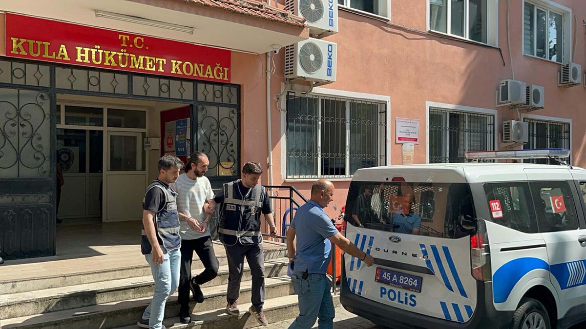 Kula'da pompalı tüfekli saldırı: 2 yaralı