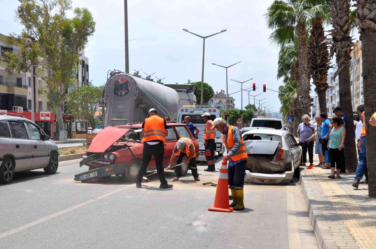 Mersin'de zincirleme trafik kazası: 1 yaralı