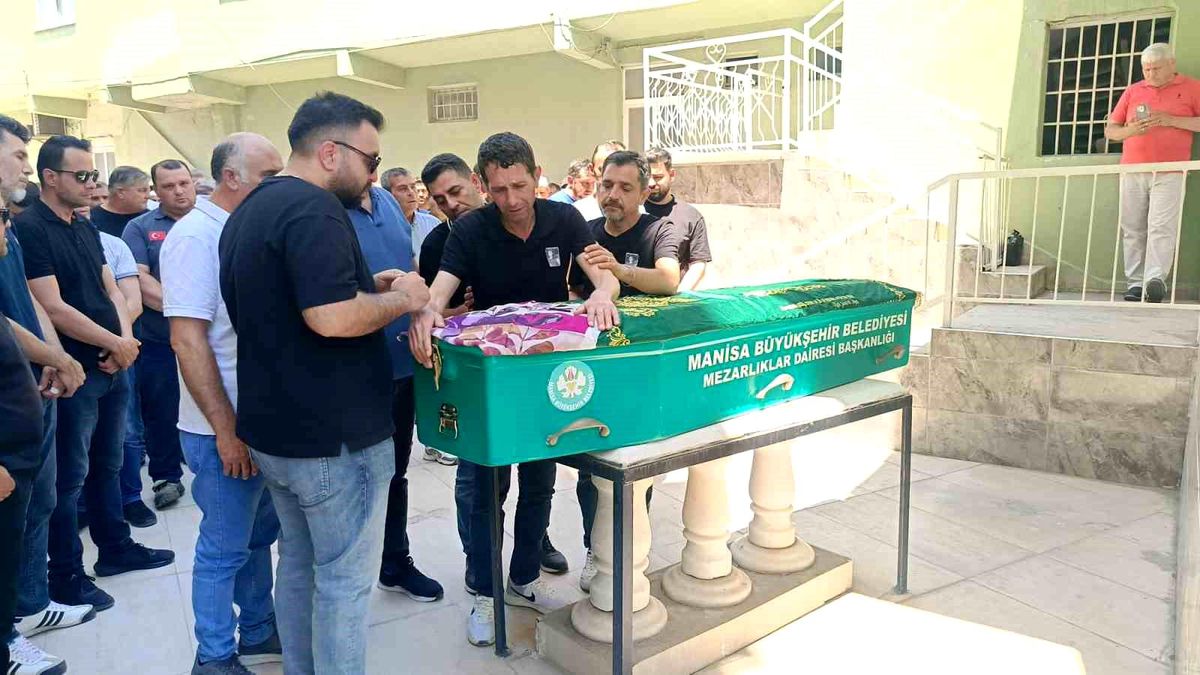 Mezuniyete giderken otobüs kazasında ölen Zehra gözyaşlarıyla uğurlandı