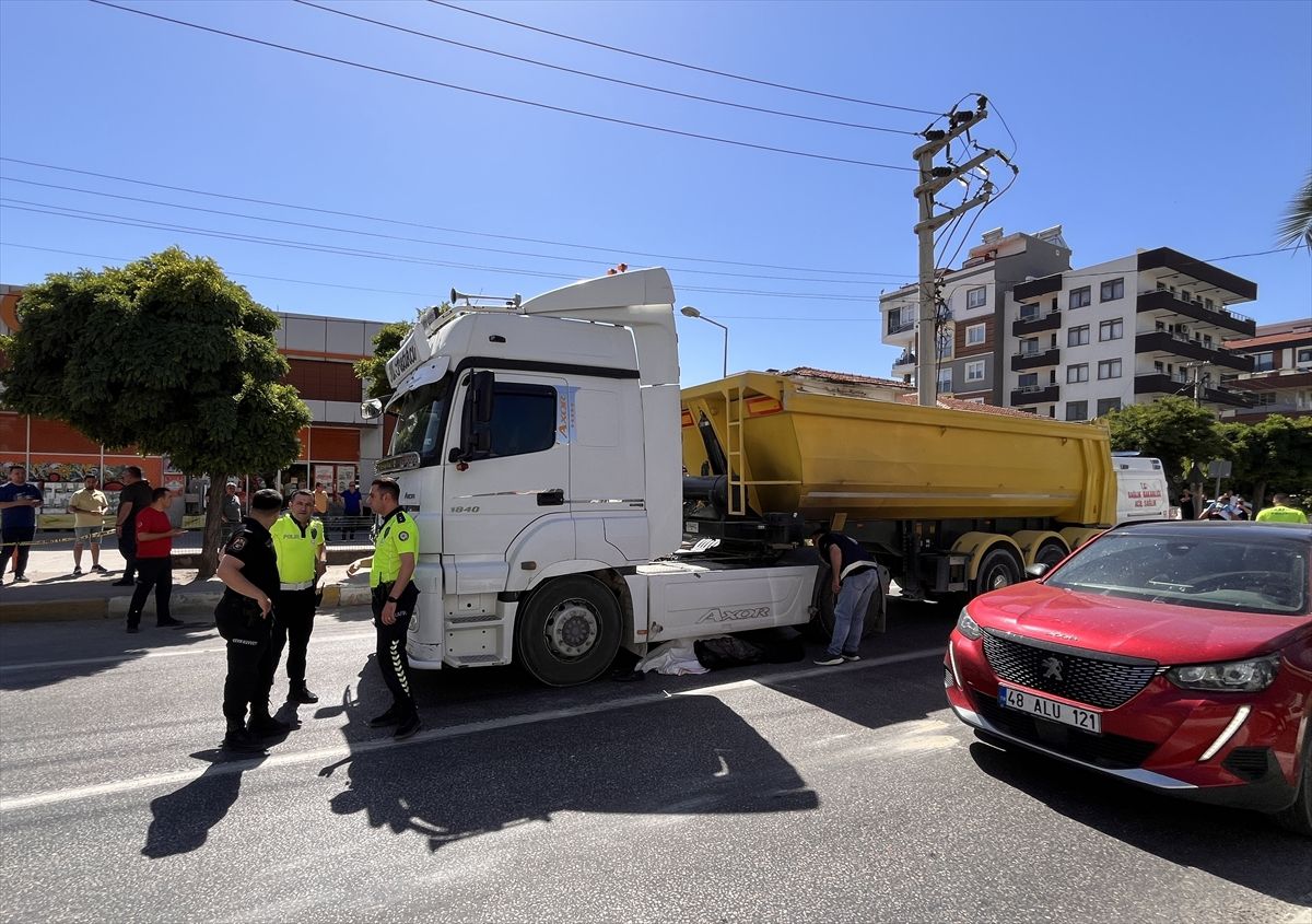 Muğla'da tırın çarptığı yaya hayatını kaybetti