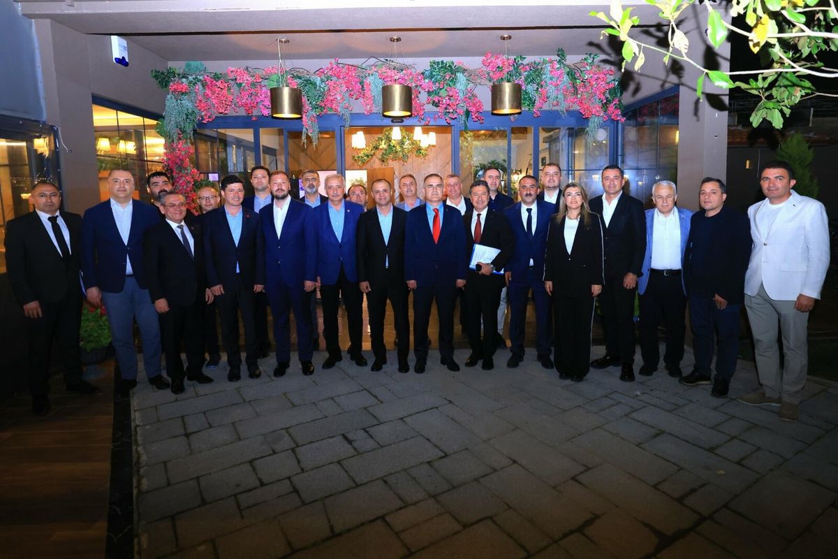 Muğlaspor logolu forma ve stadyum görüntüsü