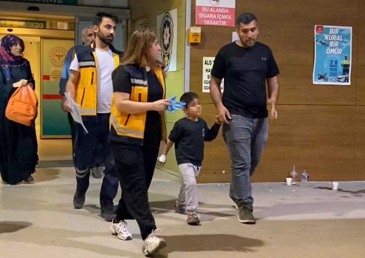 İnegöl'de Elektrik Prizine Parmak Sokan Çocuk Akıma Kapıldı