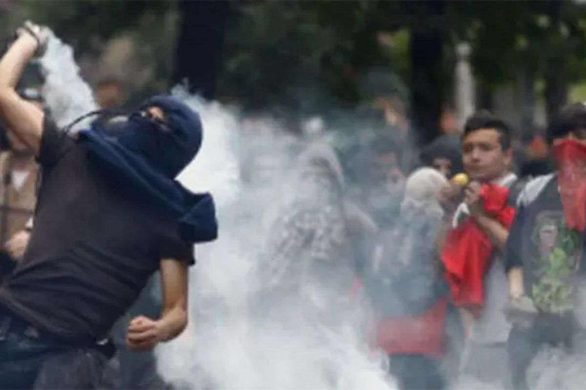 Şili'de öğrencilerin hükümeti protestosunda 25 kişi yaralandı