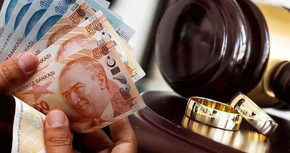 Adliye binası önünde hukuk ve adalet temalı görsel