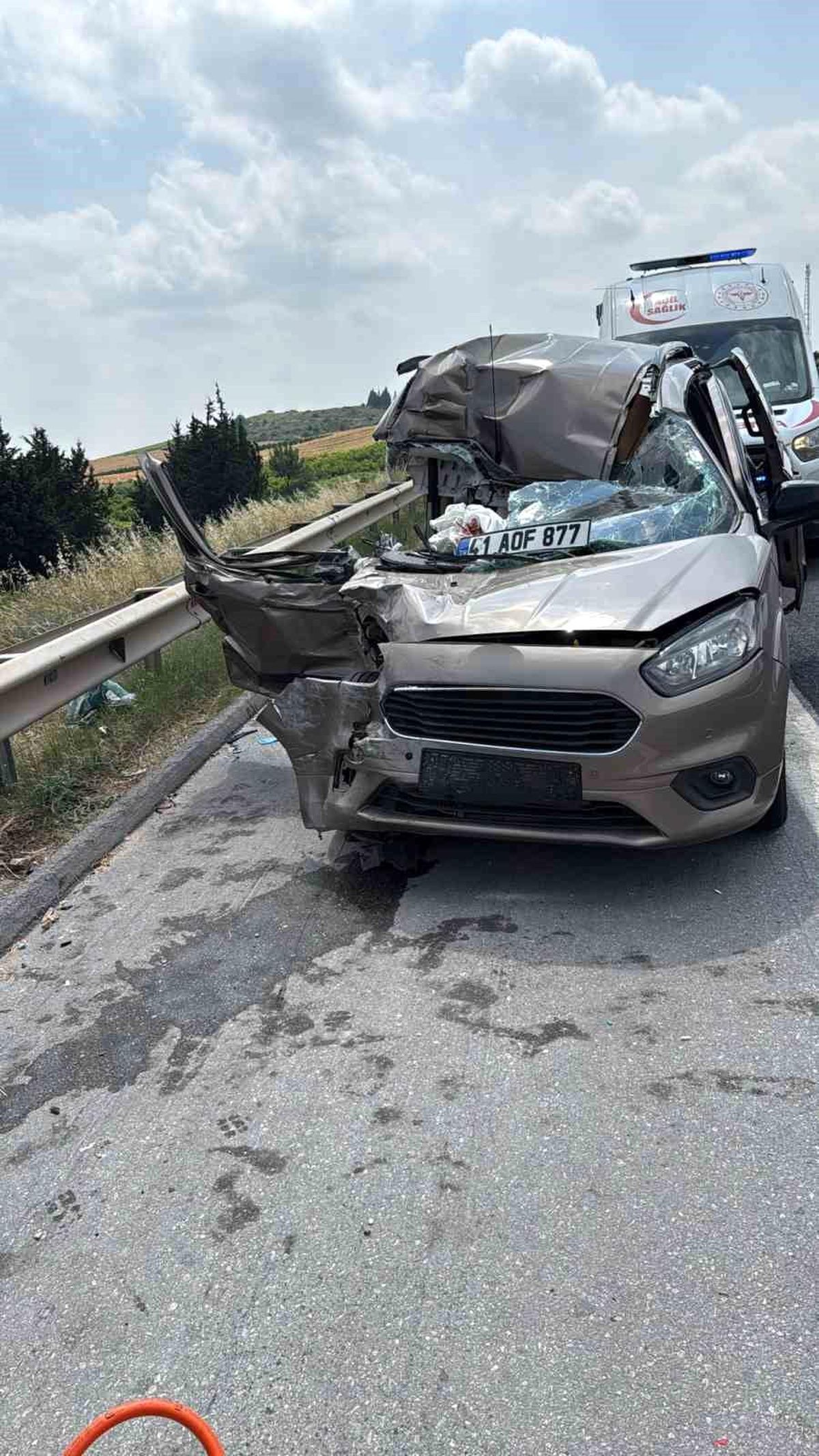 Tarsus-Adana otoyolunda kaza: 1 ölü, 4 yaralı