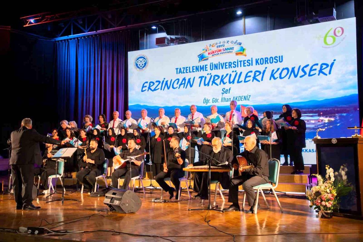 Tazelenme Üniversitesi Korosundan 'Erzincan Türküleri' konseri