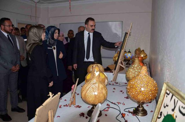 Tercan'da Hayat Boyu Öğrenme Haftası Sergisi açıldı