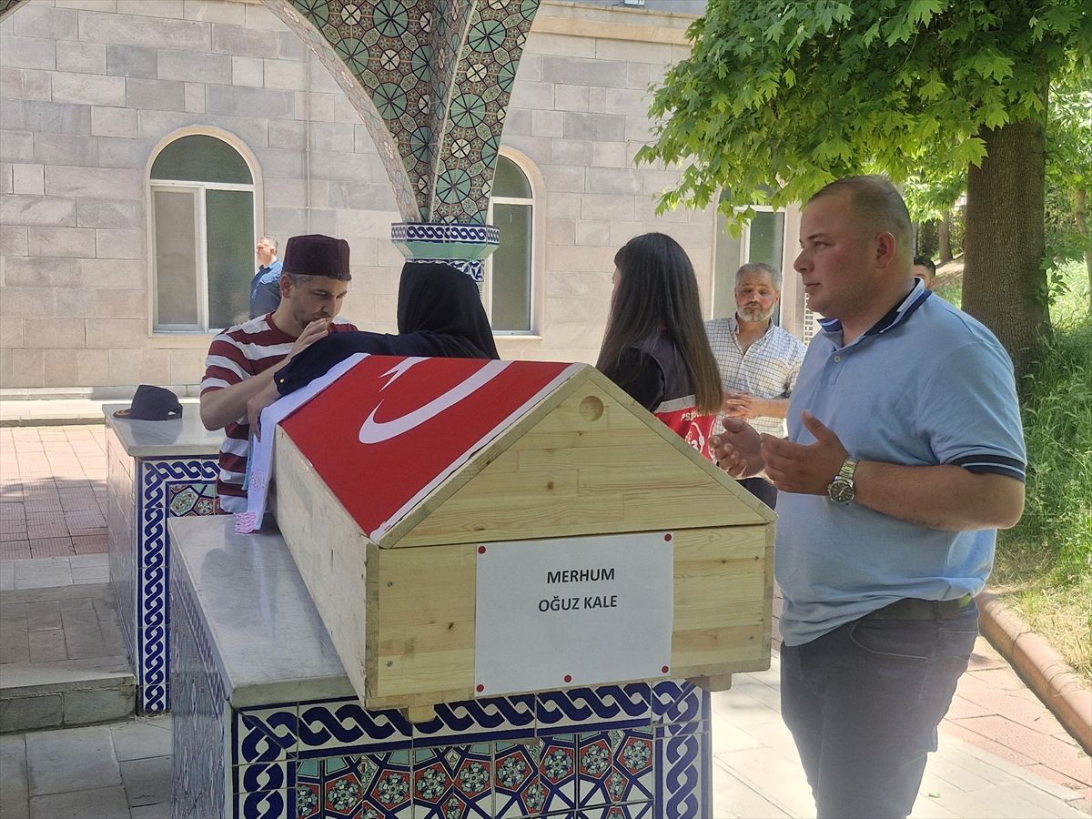 Tokat'ta düştüğü Kelkit Çayı'nda cesedi 6 gün sonra bulunan gencin cenazesi defnedildi