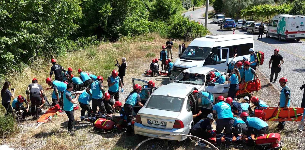UMKE ekiplerinden kaza tatbikatı