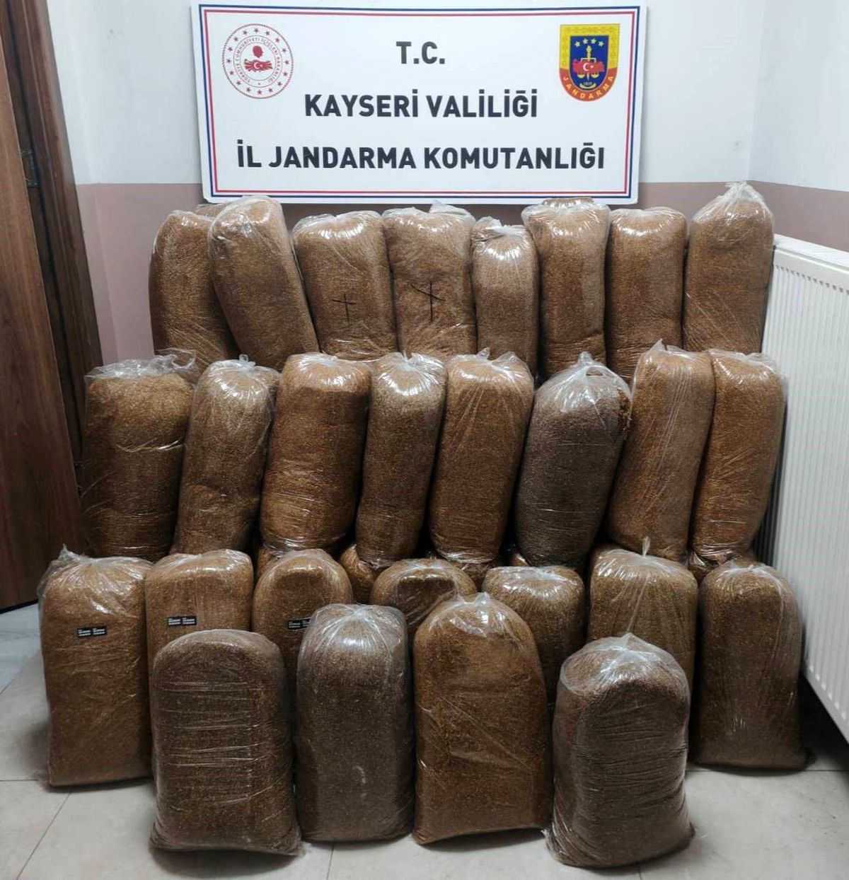 Yolcu otobüsünde 510 kilo kaçak tütün bulundu