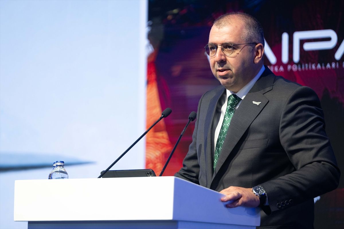 'AI Tomorrow Summit'te yapay zekanın stratejik ve sektörel etkileri ele alındı
