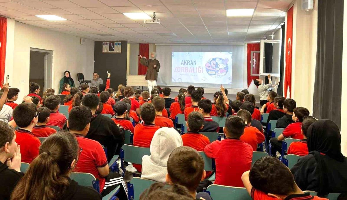 Altıntaş'ta akran zorbalığına karşı farkındalık seminerleri
