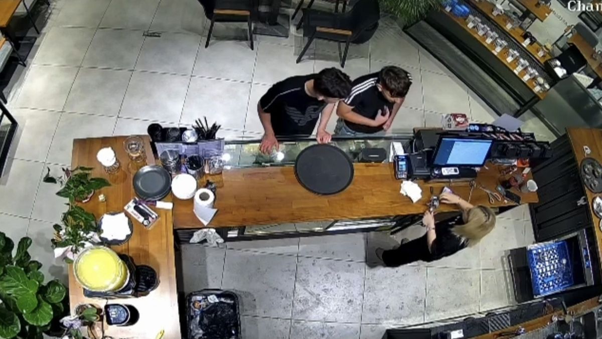 Avcılar'da kafede baristaya sarkıntılık ve saldırı: Cam parçası yüzüne isabet etti