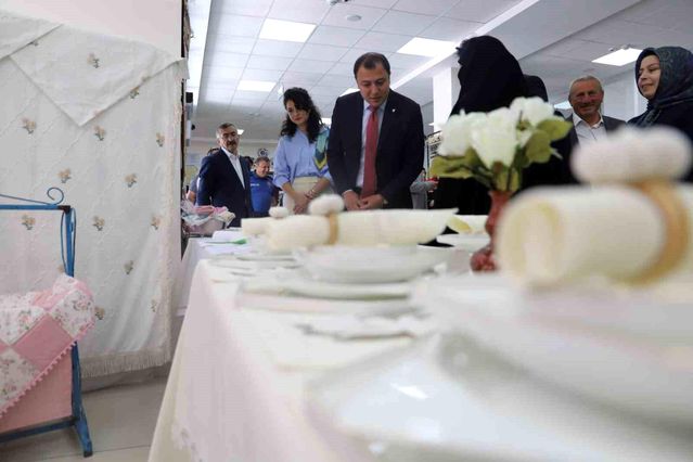 Aydıntepe'de yıl sonu sergisi açıldı