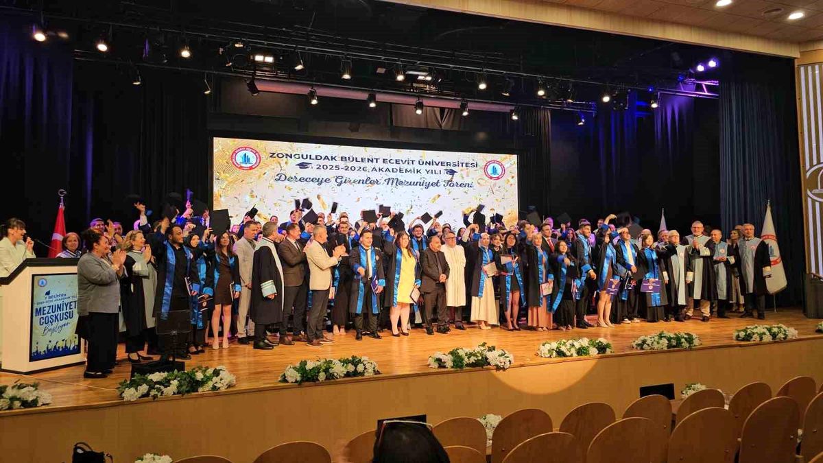 BEUN'de dereceye giren öğrenciler mezuniyet coşkusu yaşadı