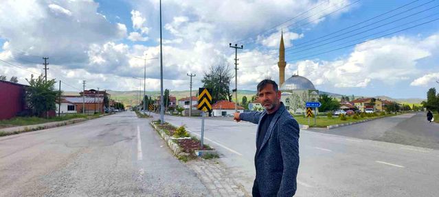 Bozuk yollar tepki çekti, mahalleli isyan etti