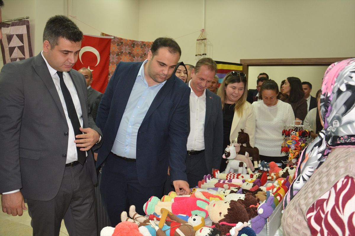 Mersin'de Halk Eğitimi Sergileri