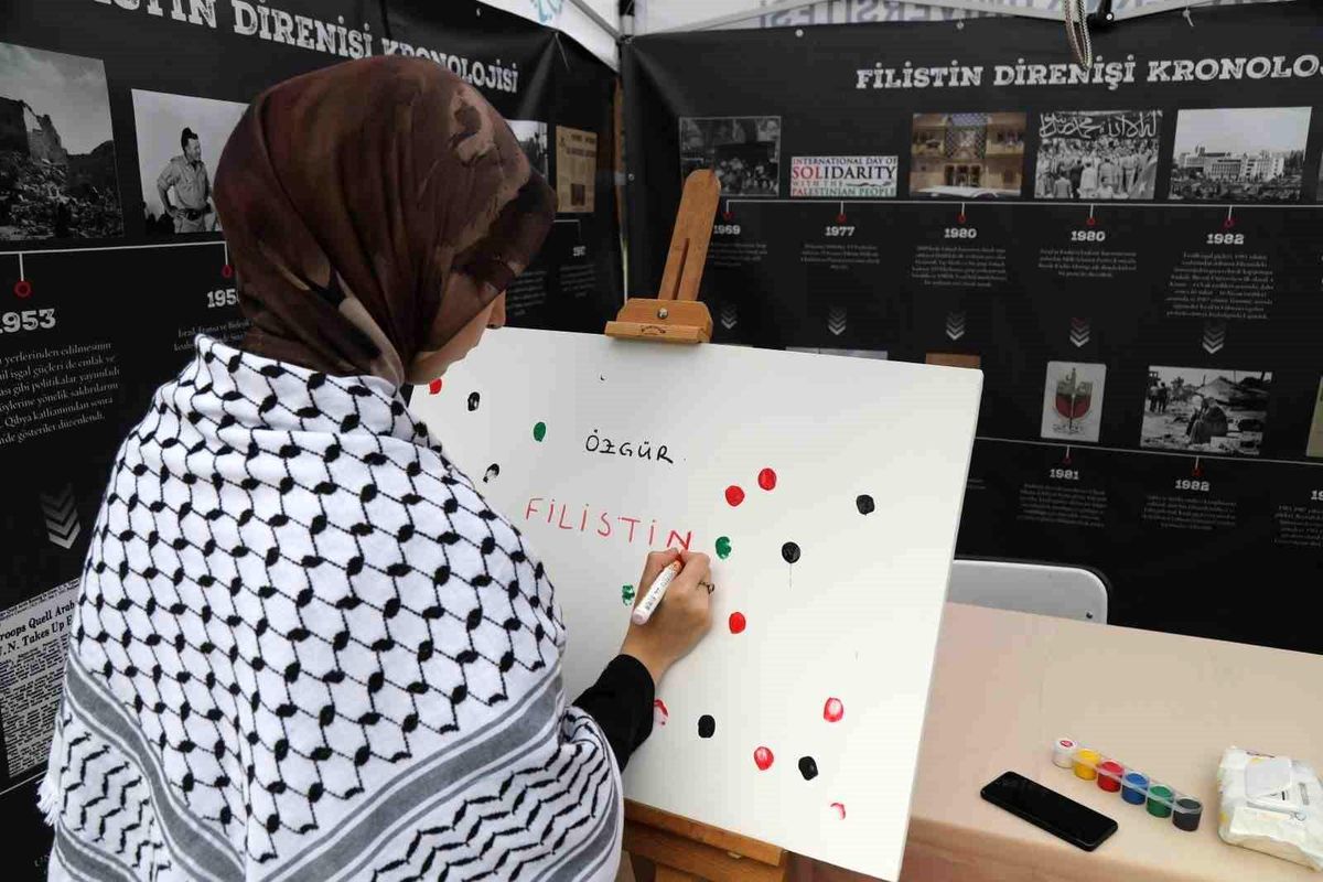Bursa Teknik Üniversitesi'nde düzenlenen Filistin'e destek yürüyüşü ve çadır nöbeti