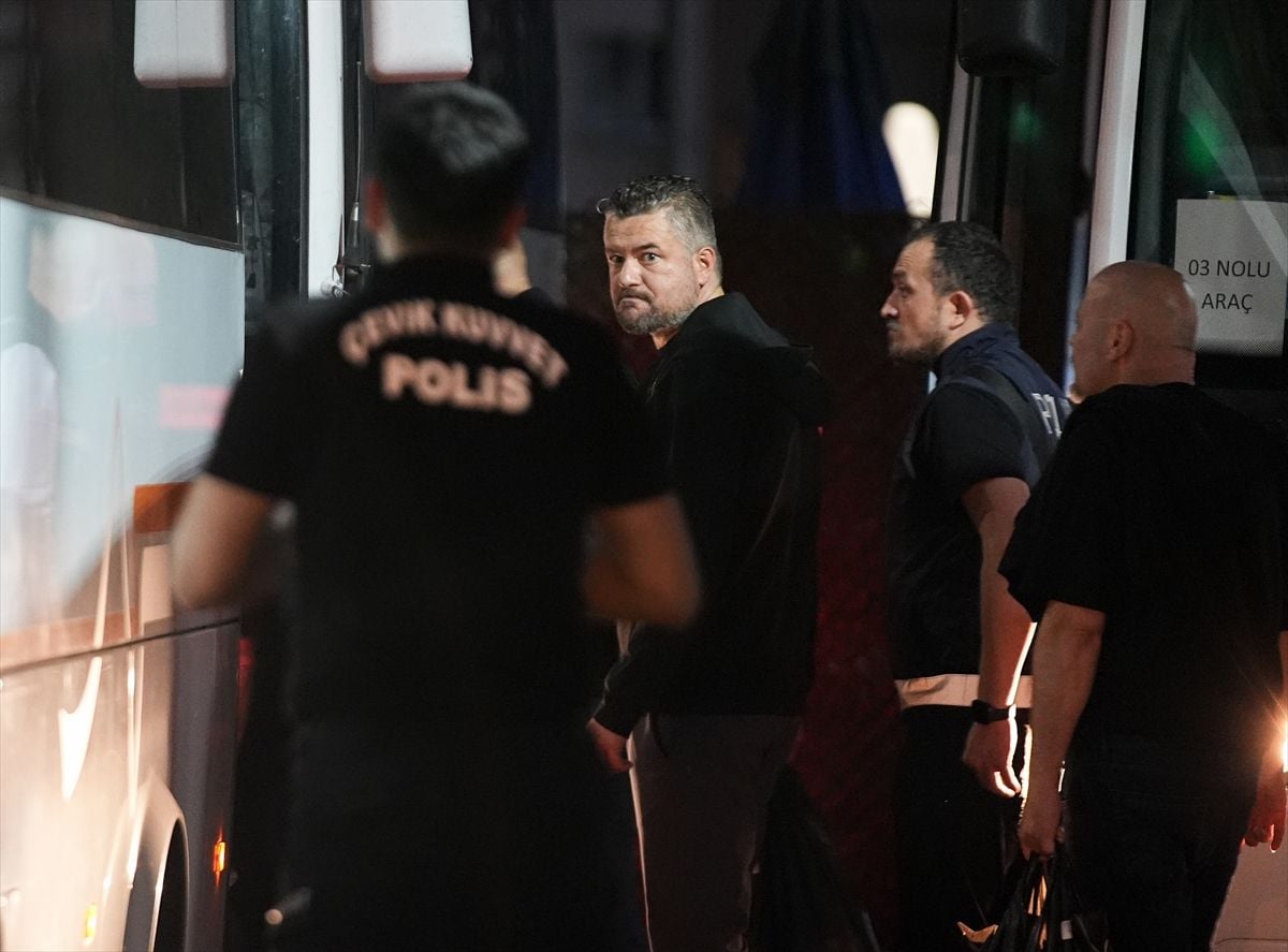 Buca Belediyesi 'yolsuzluk' soruşturmasında 54 şüpheli adliyeye sevk edildi