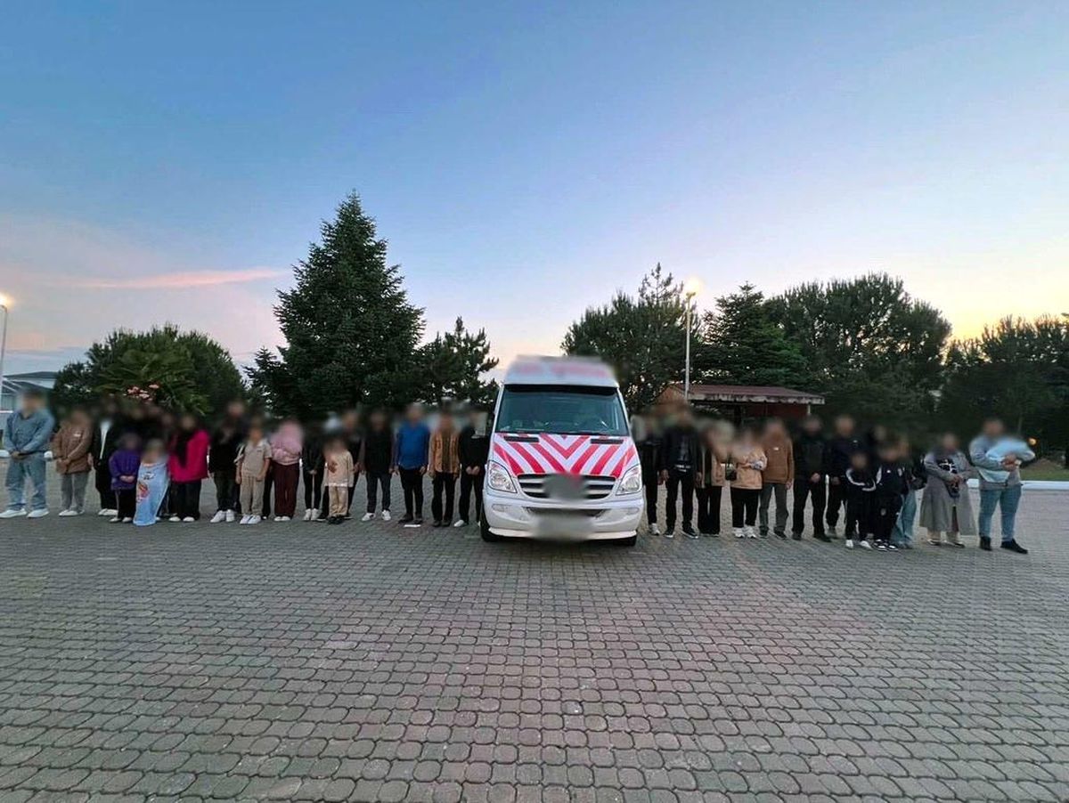 Çanakkale'de 33 kaçak göçmen ile 2 organizatör yakalandı