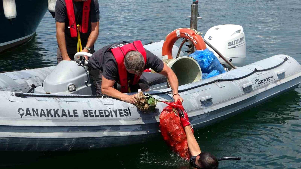 Çanakkale Yat Limanı'nda yüzey ve dip temizliği