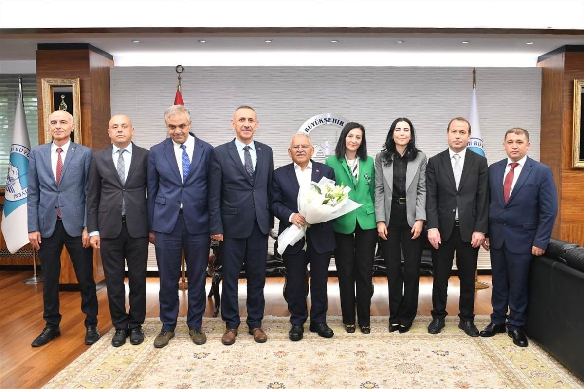 Çevre, Şehircilik ve İklim Değişikliği İl Müdürü Öztürk'ten Başkan Büyükkılıç'a ziyaret